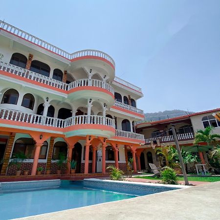Hotel Posada Gutierrez Panajachel Dış mekan fotoğraf
