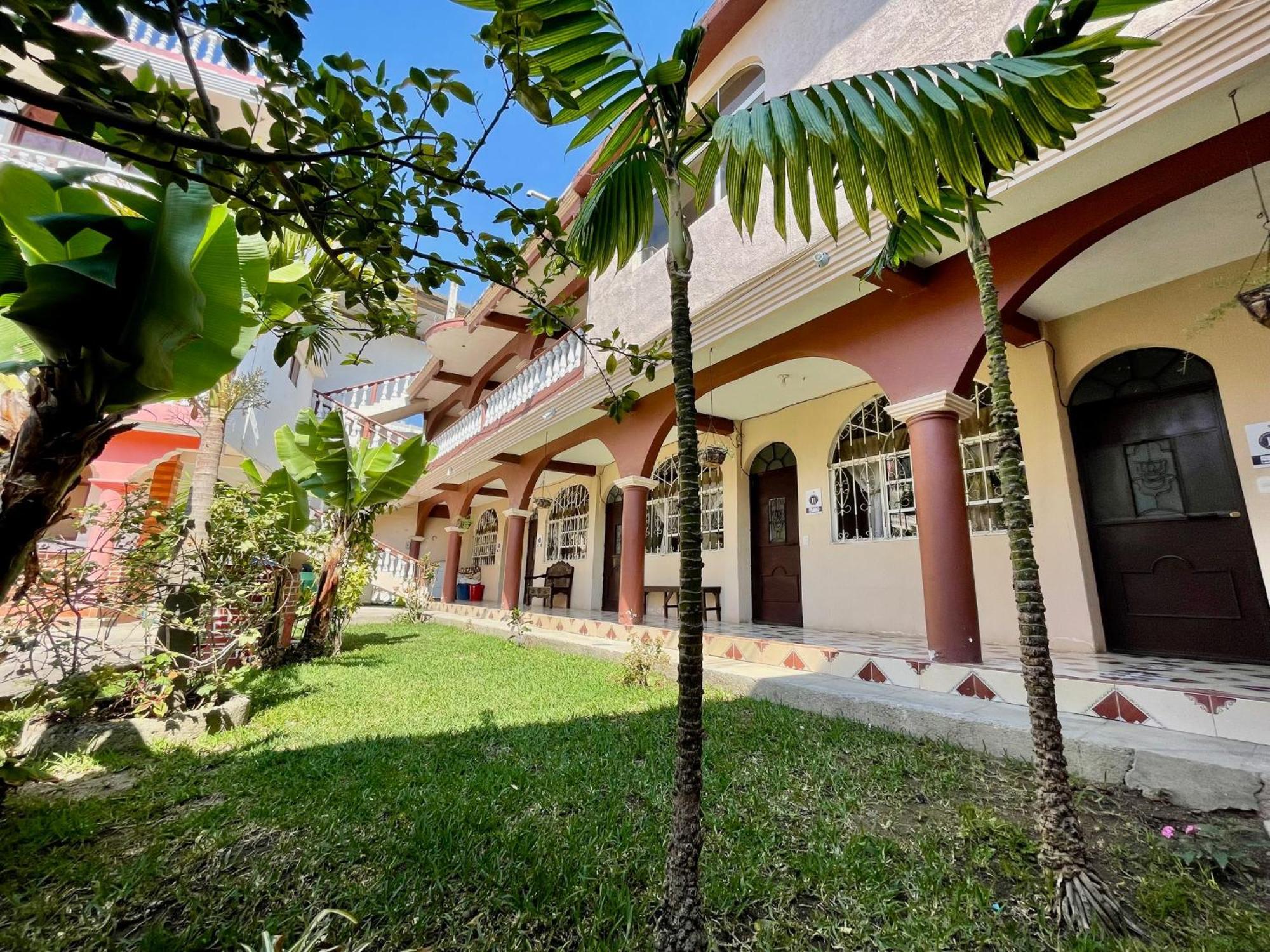 Hotel Posada Gutierrez Panajachel Dış mekan fotoğraf