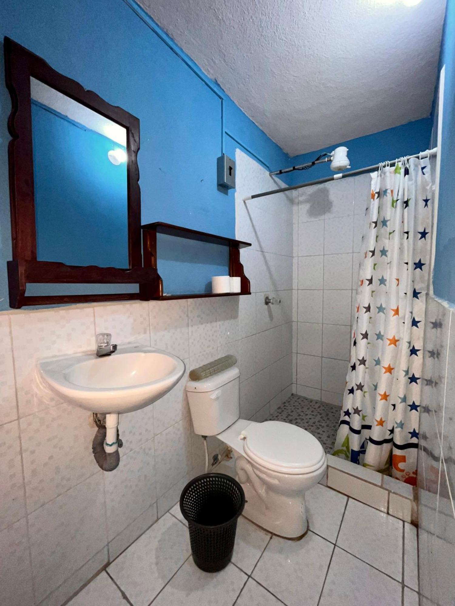 Hotel Posada Gutierrez Panajachel Dış mekan fotoğraf