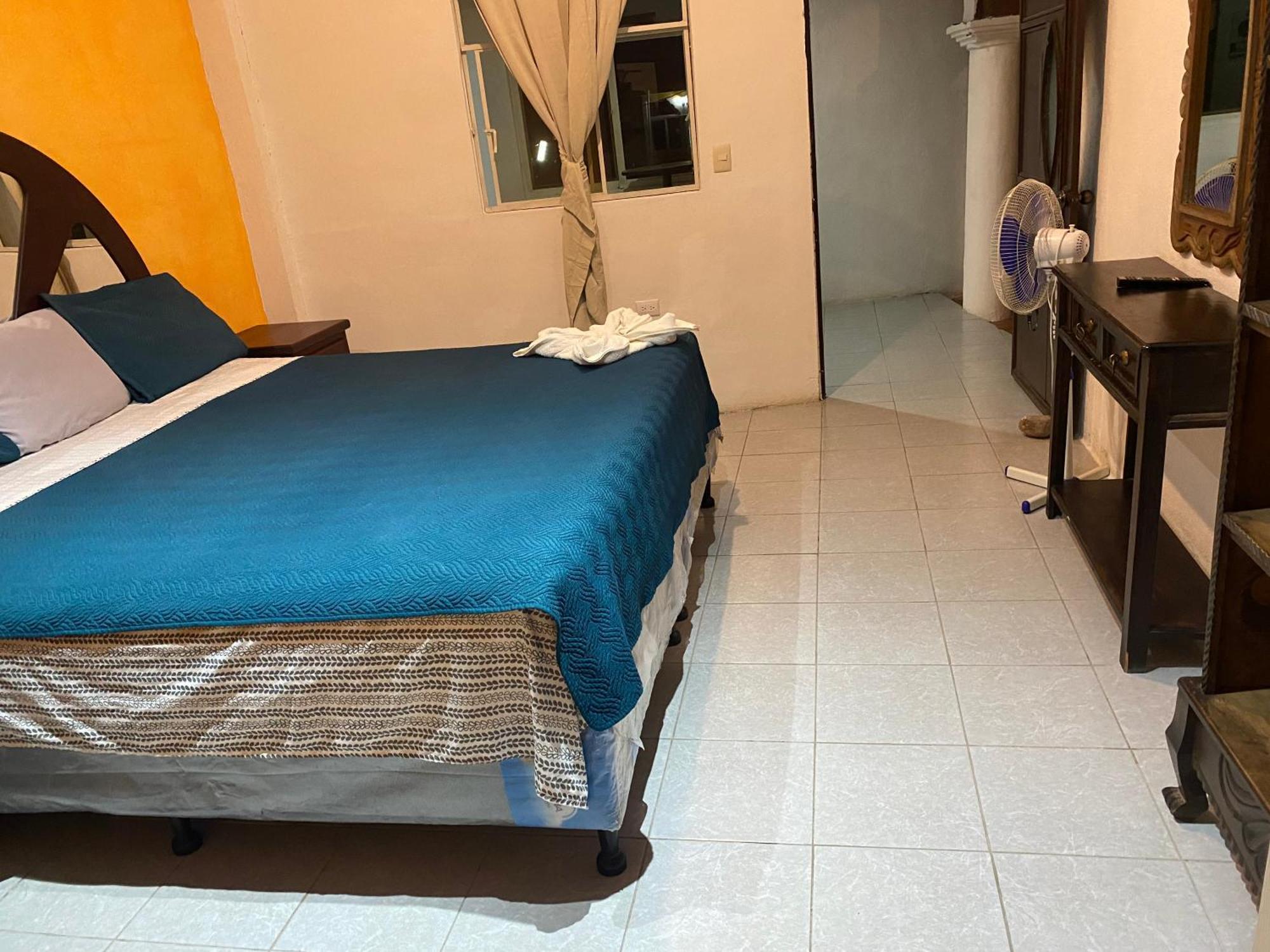 Hotel Posada Gutierrez Panajachel Dış mekan fotoğraf
